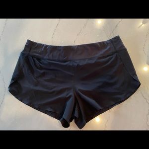 Athleta XL Run It Shorts 3.5